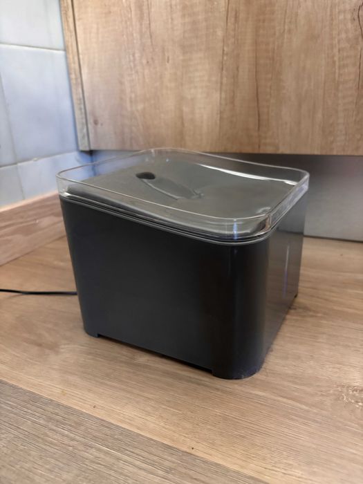 Fonte de Água Elétrica 2L– Compacta com Tomada Europeia