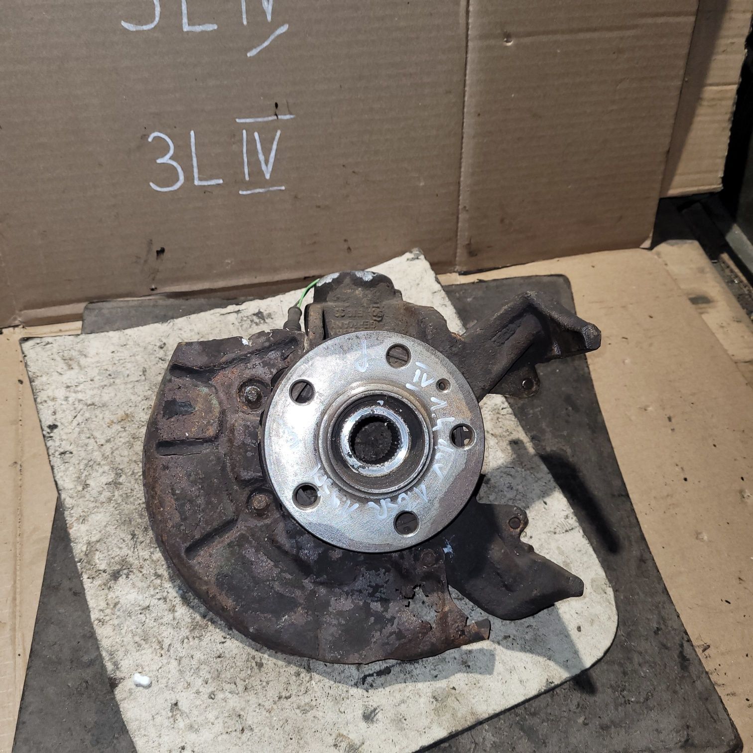 Zwrotnica piasta przód prawa vw golf IV Audi seat skoda 1.4 1.6 1.9SDI