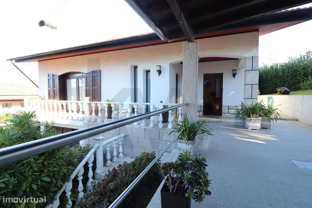 Excelente Moradia T4 para venda em Arouca!