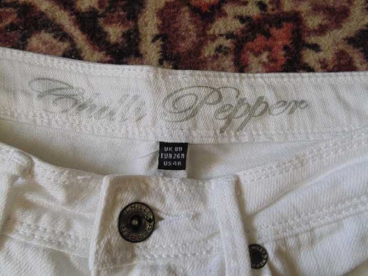 Фірмові,білі джинси,брюки,класика,40-42р з вишивкою