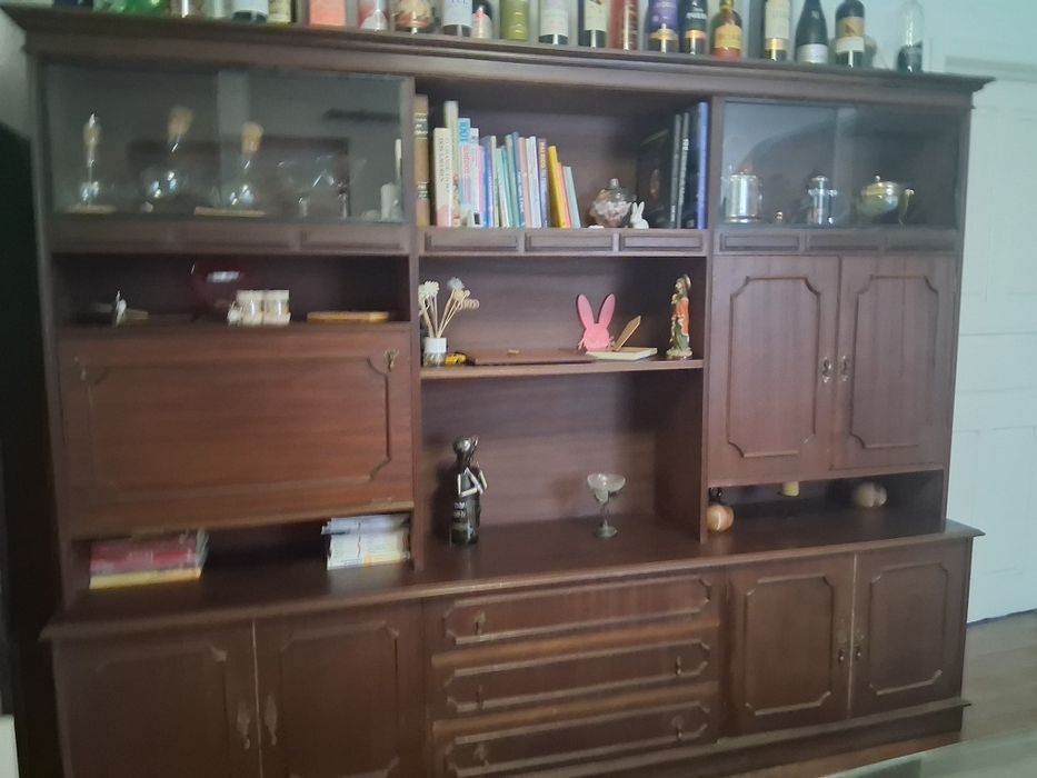 Armário de sala antigo