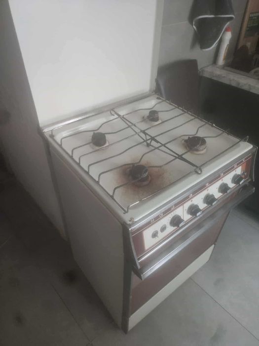 газовая плита , духовка