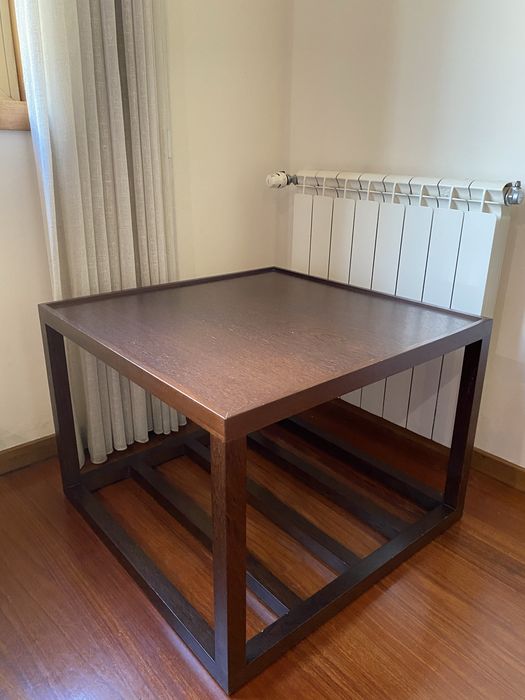 Mesa de apoio de madeira