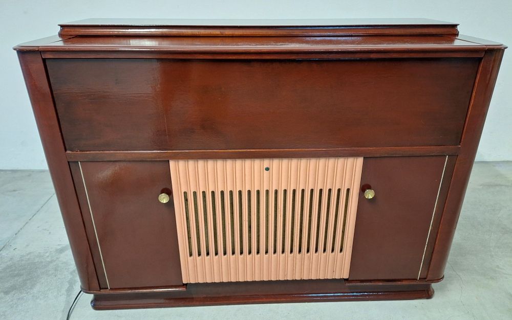 Móvel Philips com rádio e gira discos