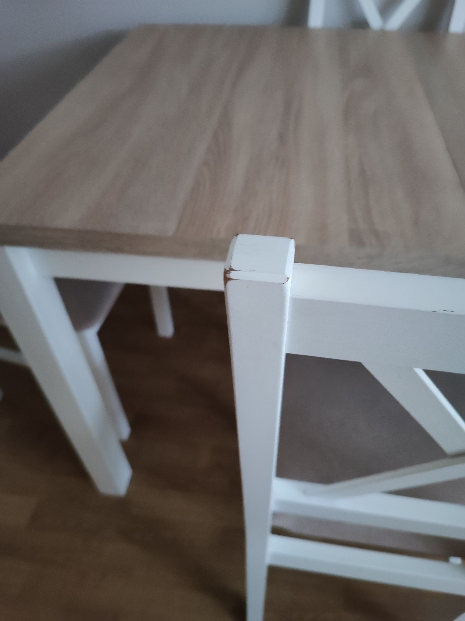 Zestaw stół z krzesłami