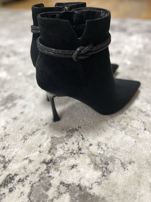 Ботінки на каблуку 38-39розмір