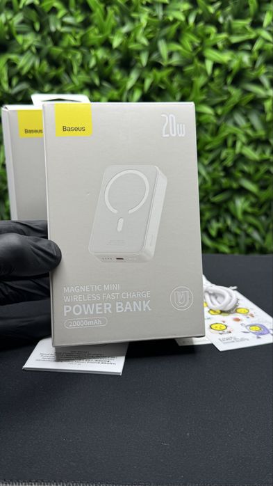 Оригінальний павербанк Базеус з бездротовою зарядкою Магсейф 20000 mAh