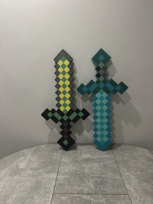 Зброя Меч та Кирка Майнкрафт