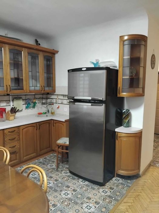 Оренда в центрі 2-х  квартири з студією-кухнею