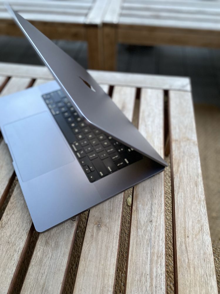 Apple Macbook Pro M2 MAX 16 cali 32gb 1 TB 11 Cykli