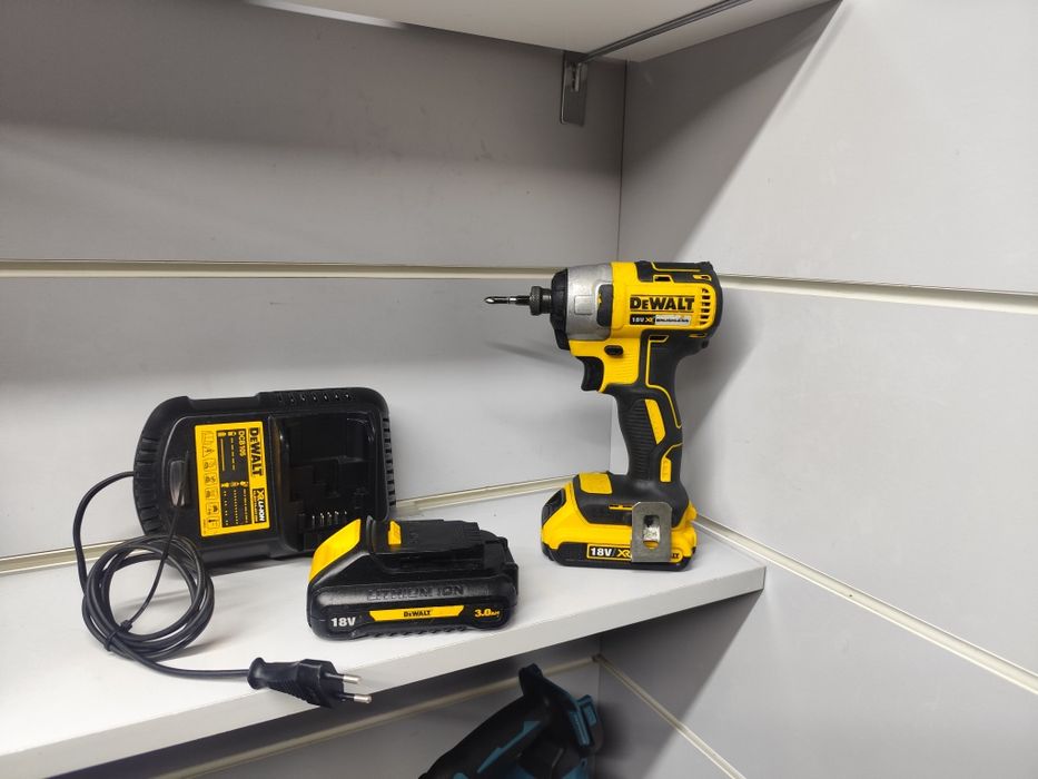 DeWal DCF 787 вживаний безщітковий акумуляторний імпакт Деволт оригіна