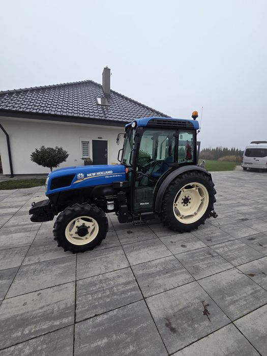 Ciagnik sadowniczy New Holland T4 75N
