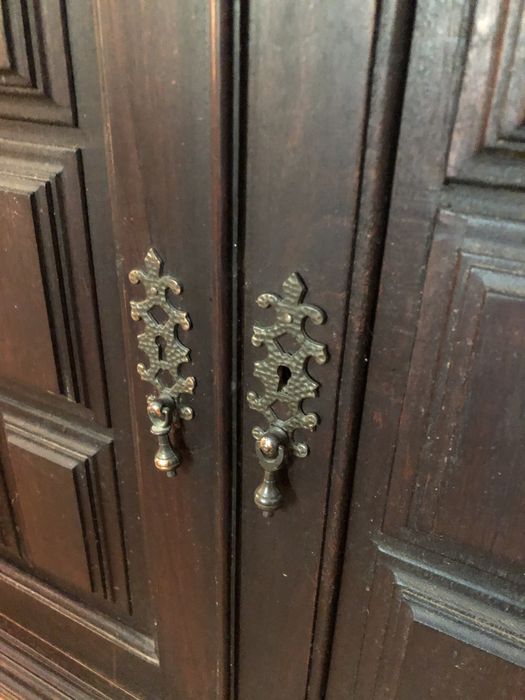 Móvel em pau preto