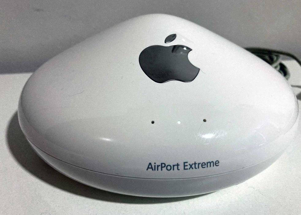 Apple AirPort Extreme Base Station – Vintage Wi‑Fi Router (54 Mbps)