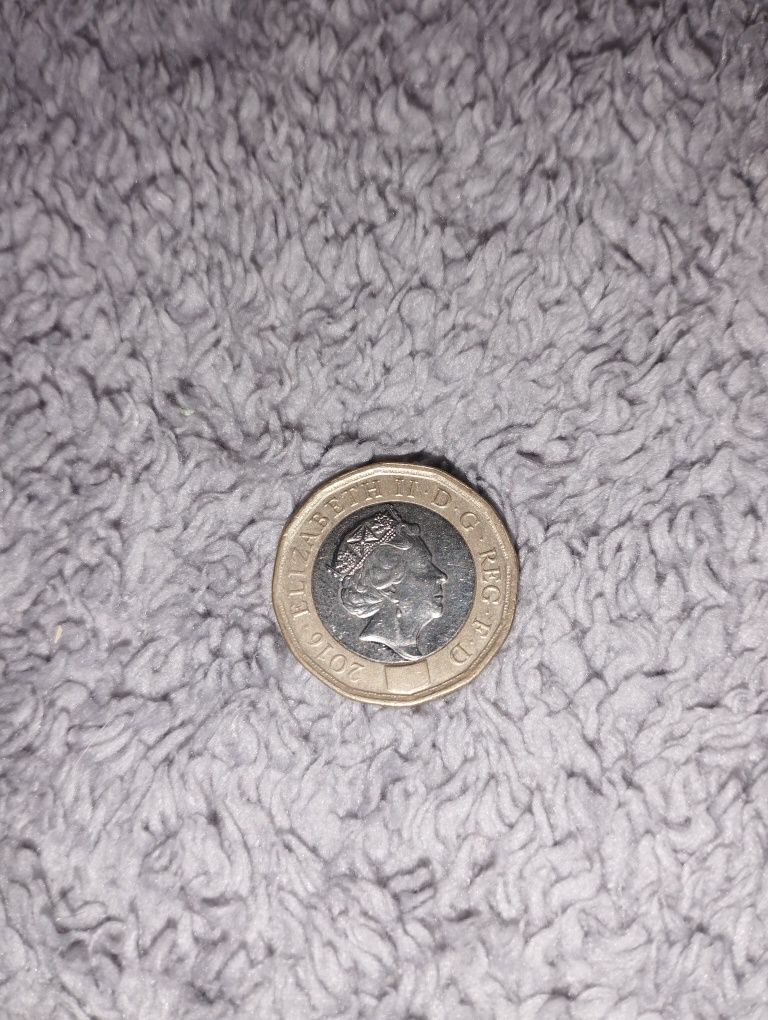 Монета Великобритании one pound 2016 биметалл