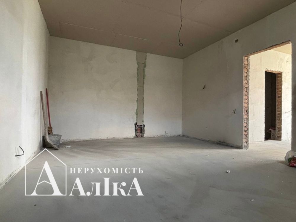 Продам велику 1-кімнатну квартиру в новобудові з окремим входом
