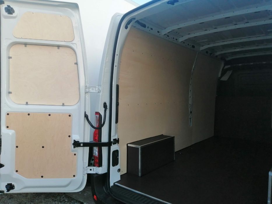 Kompleksowa zabudowa auta dostawczego Renault Master L3H2 i innych