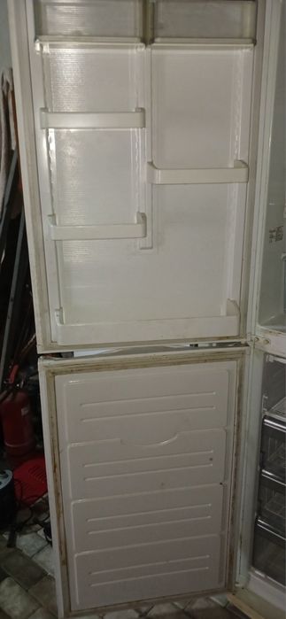 Холодильник з морозилкою Атлант