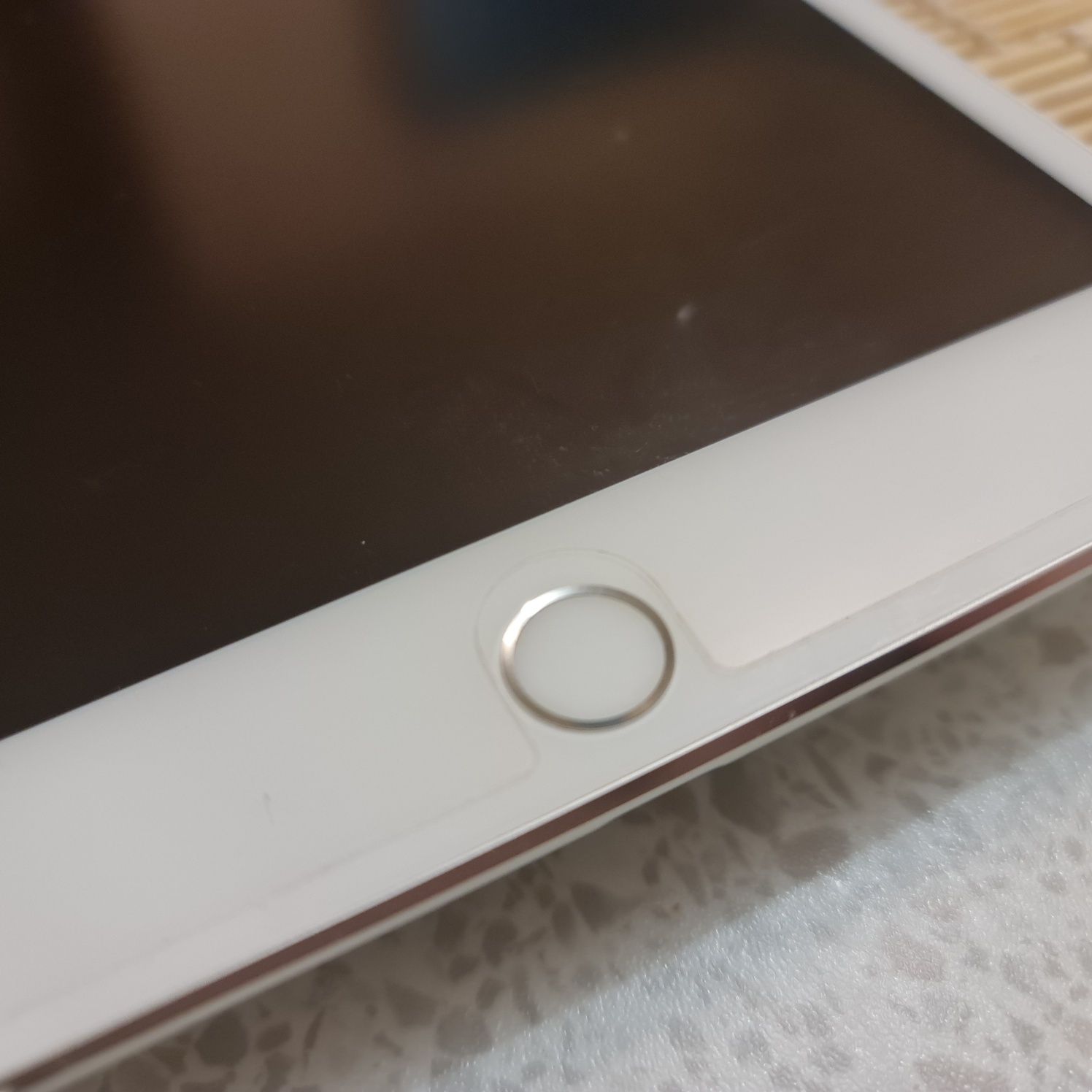 Apple iPad mini 4 (A1550) Wi-Fi + Cellular 64Gb Silver