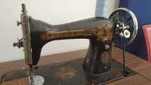 Maquina de costura Singer antiga com mesa