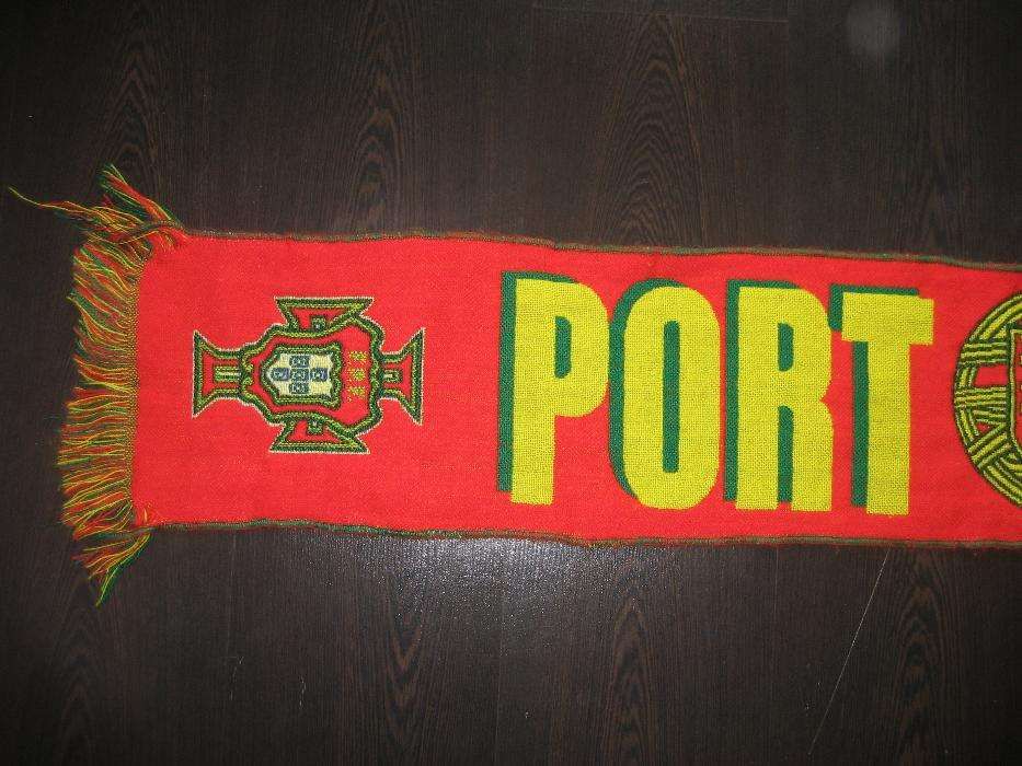 3 Cachecois e 1 bandeira de Portugal