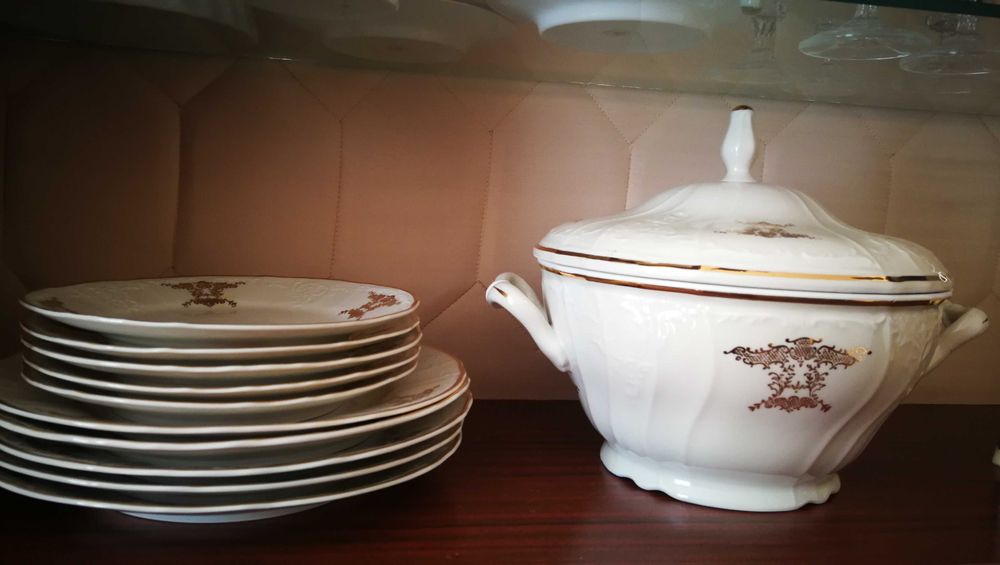 Чеський столовий біло-золотий  сервіз Бернадотте з 23 предметів.