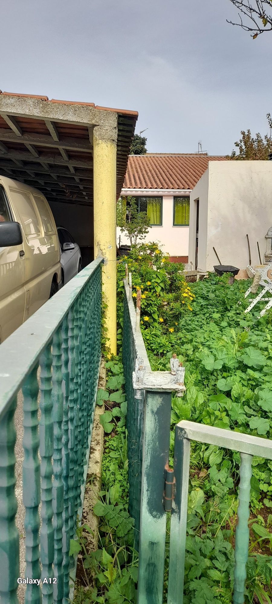 Gradeamento em verde sem ferrugem .