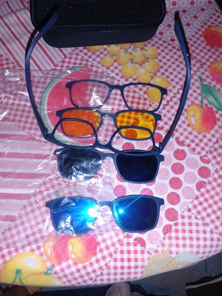 Armação com 4 clipes 60€mas de qualidade  valor 193€ 2 meses utilizad