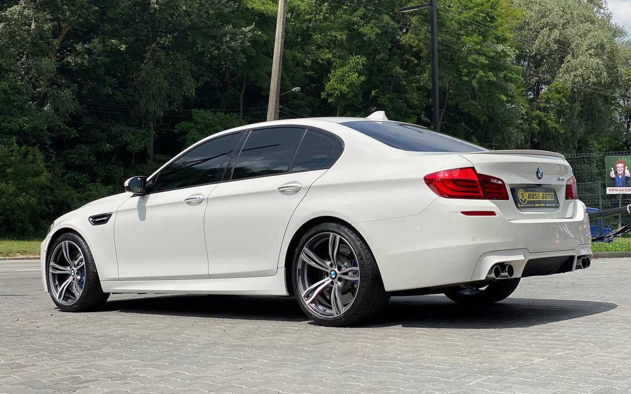 BMW M5       2012