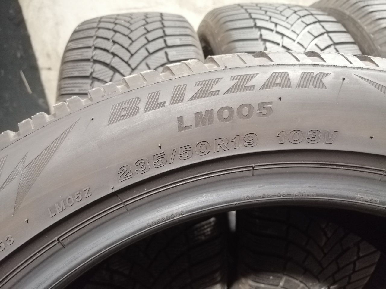 235/50R19 103V Bridgestone Blizzak LM 005