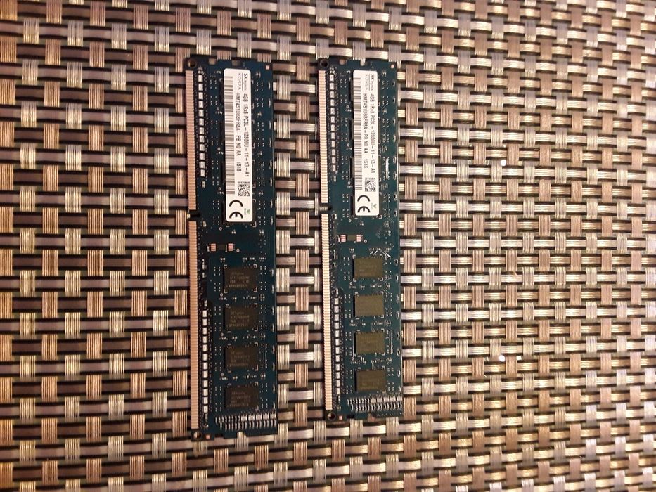 Duas memorias ram de 4g cada Skhynix 1rx8 Pc3L 12800u