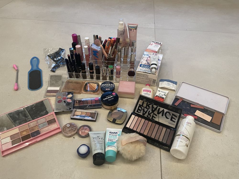 Zestaw kosmetykow Dior, loreal, meybelin i inne wszystko ze zdjecia