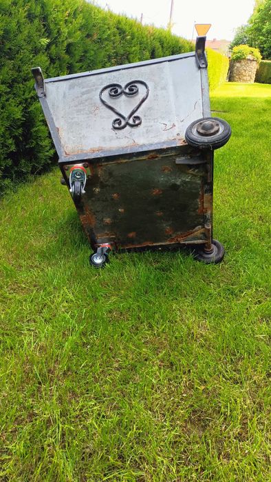 Stalowa donica na kołach