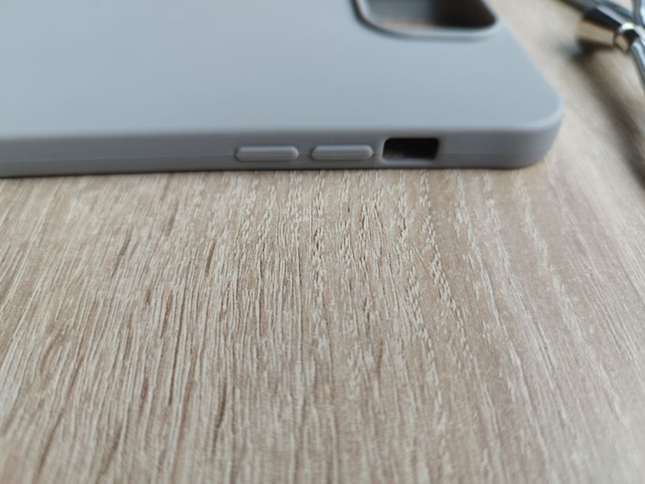 Silikonowe etui ze smyczą iPhone 13 Pro Max