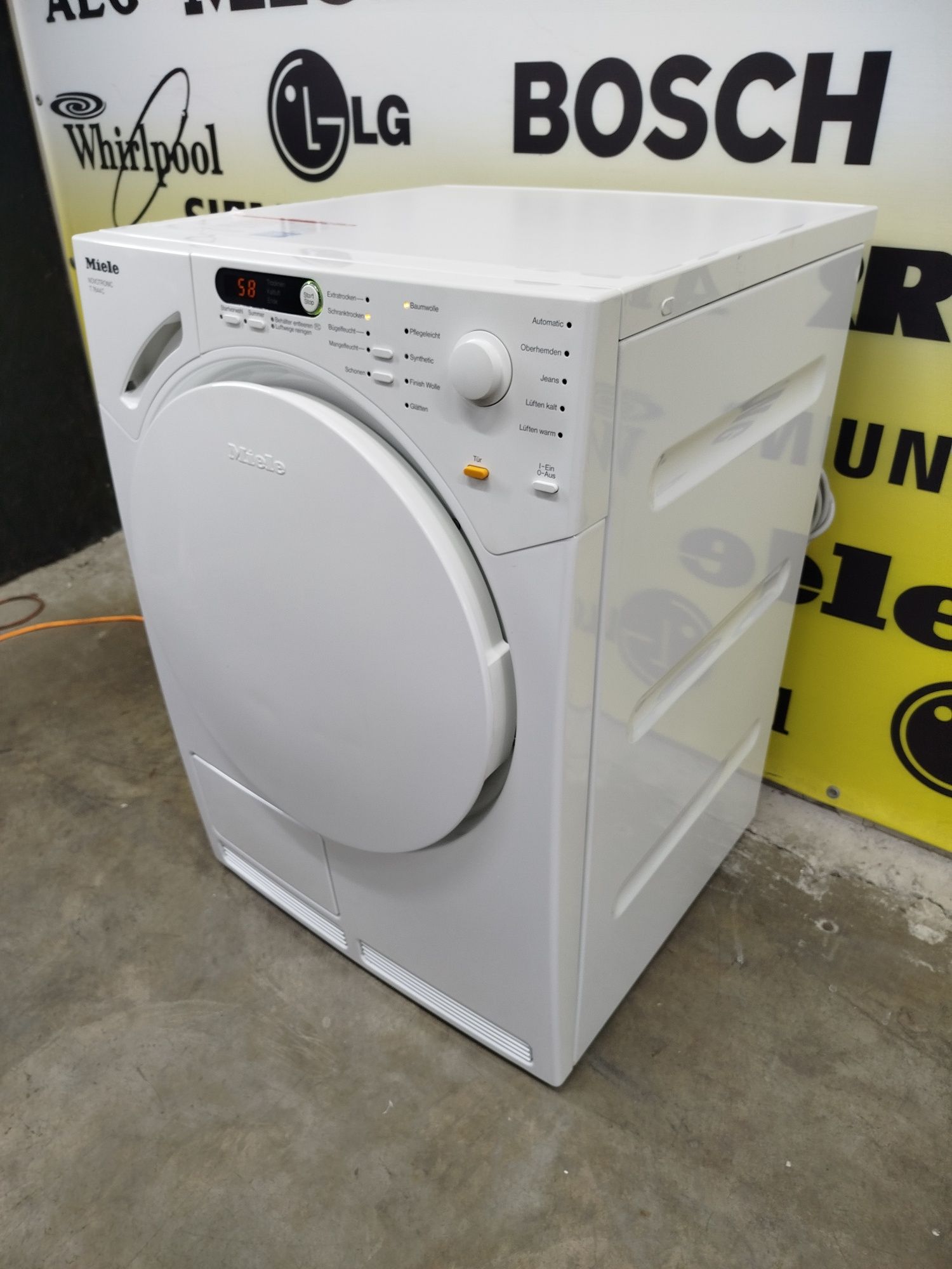 Сушка для одягу фірми Miele