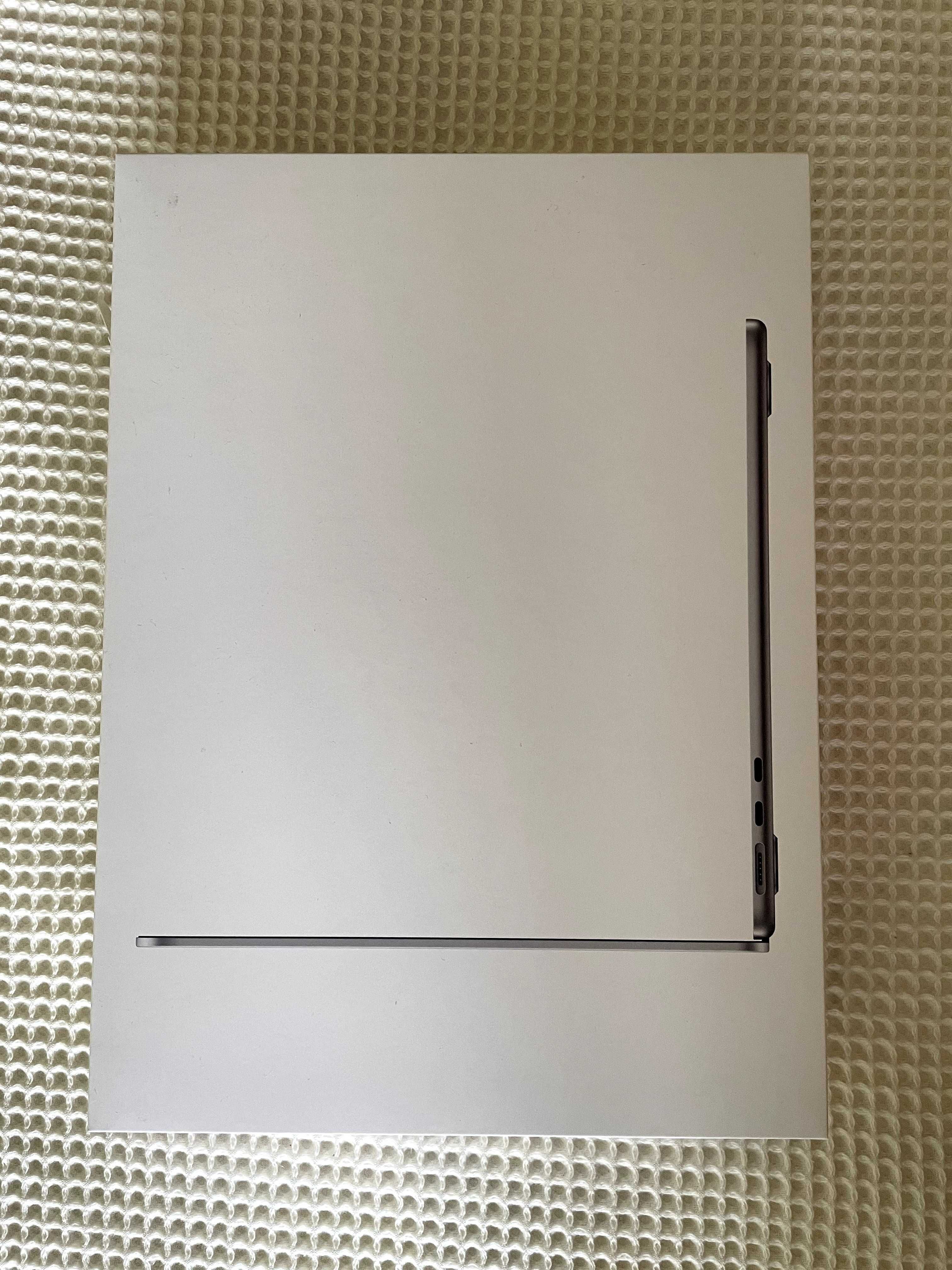 Новий Apple MacBook Air M3 13" 16/256GB Silver MC8H4 2024 офіційний