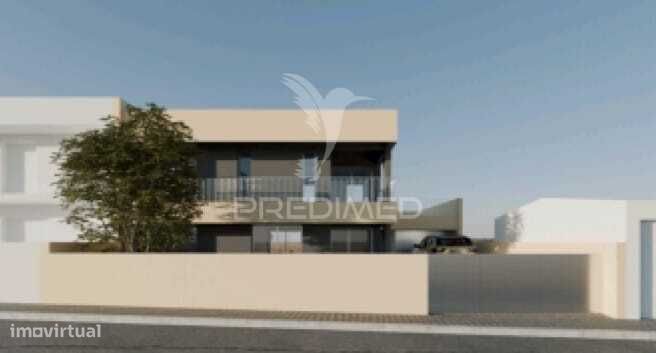 Moradia T4, geminada, nas Quintinhas