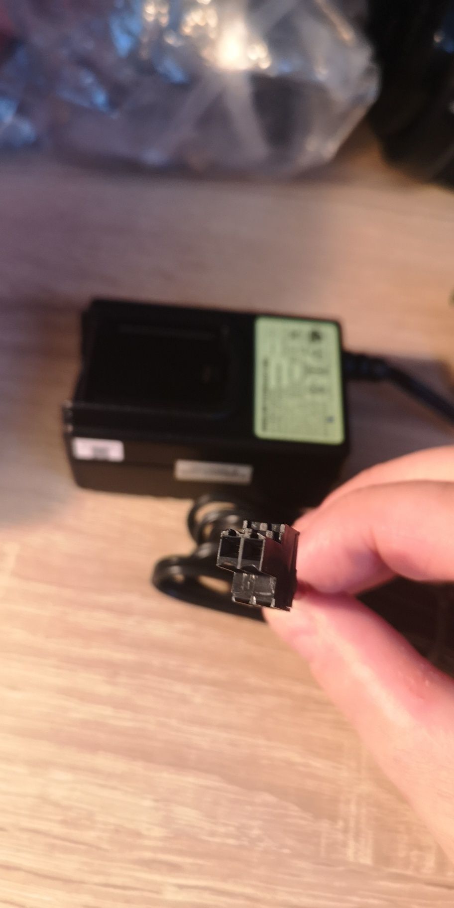 Блок питания 12V 2A высокого качества.