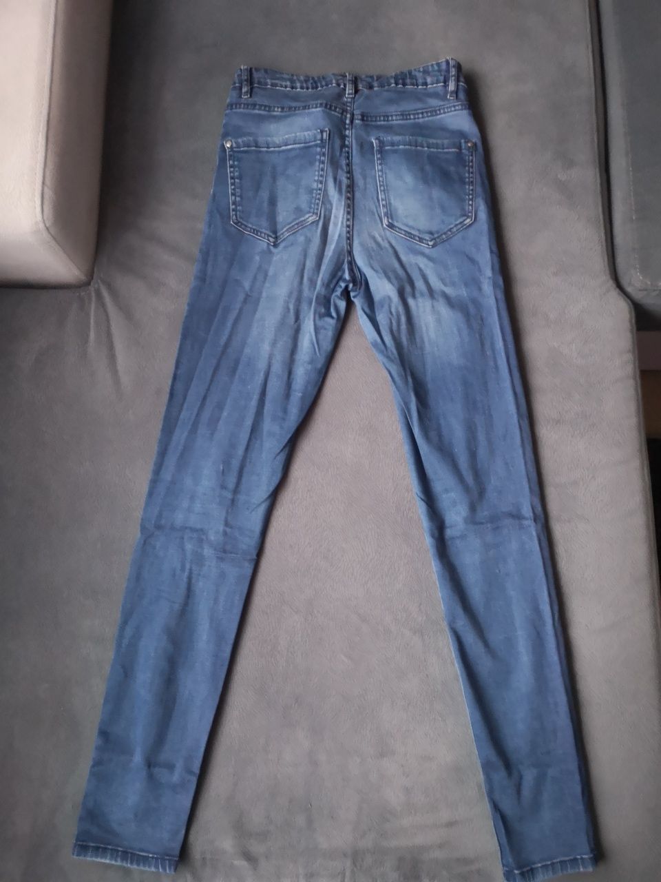 Esmara miękkie jeansy z haftem r. S