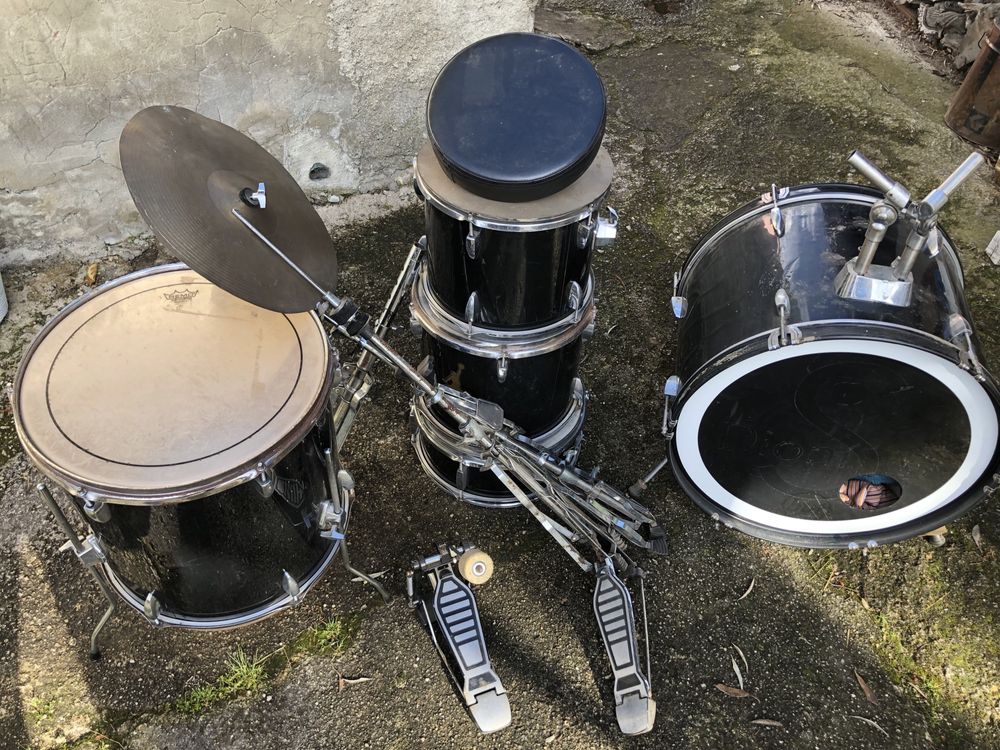 Guitarra semi acústica e bateria