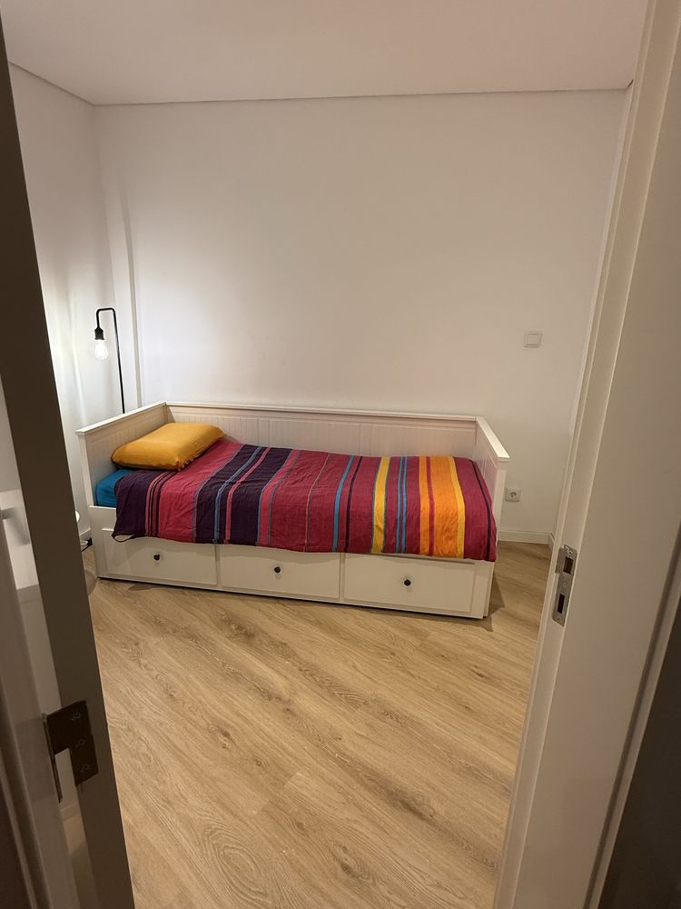 Quarto para arrendar nos Anjos
