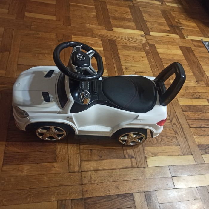 Машинка толокар Mercedes  AMG .