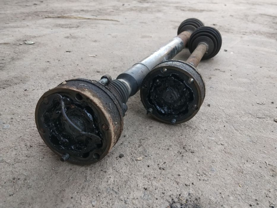 Полуось права ліва VW Passat B6 1.6 TDI MPI FSI