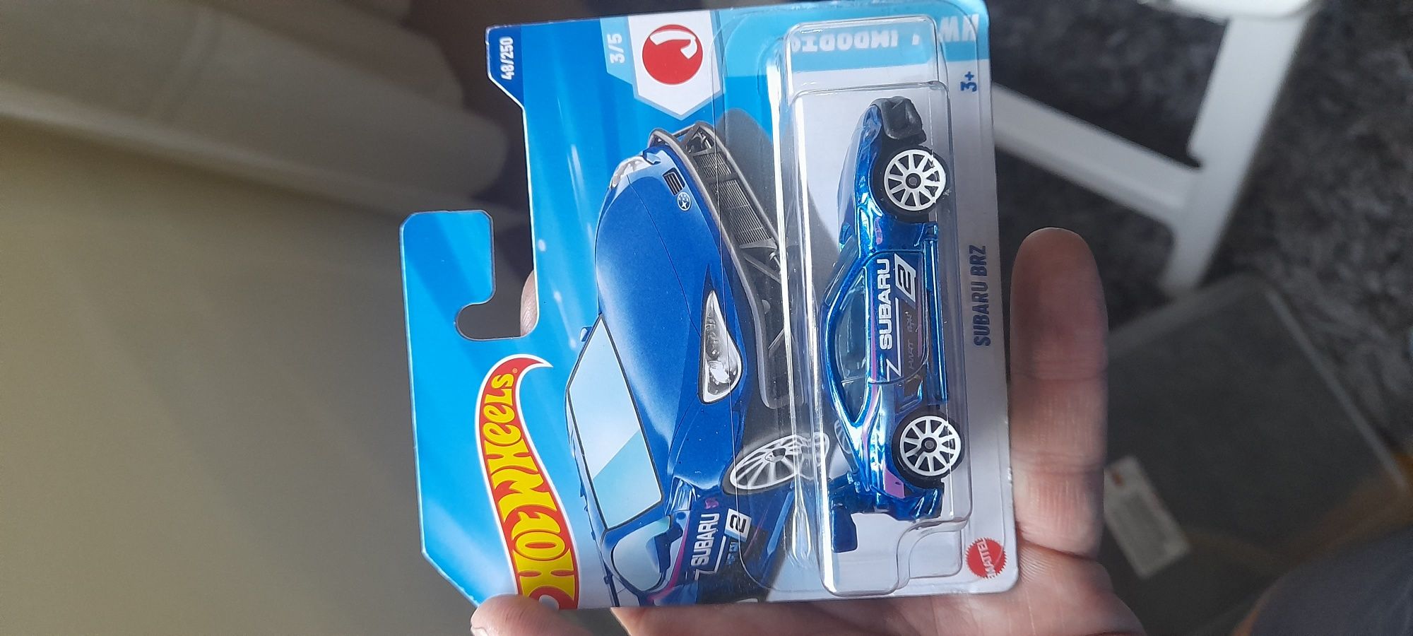 Miniaturas hotwheels e Pop Race