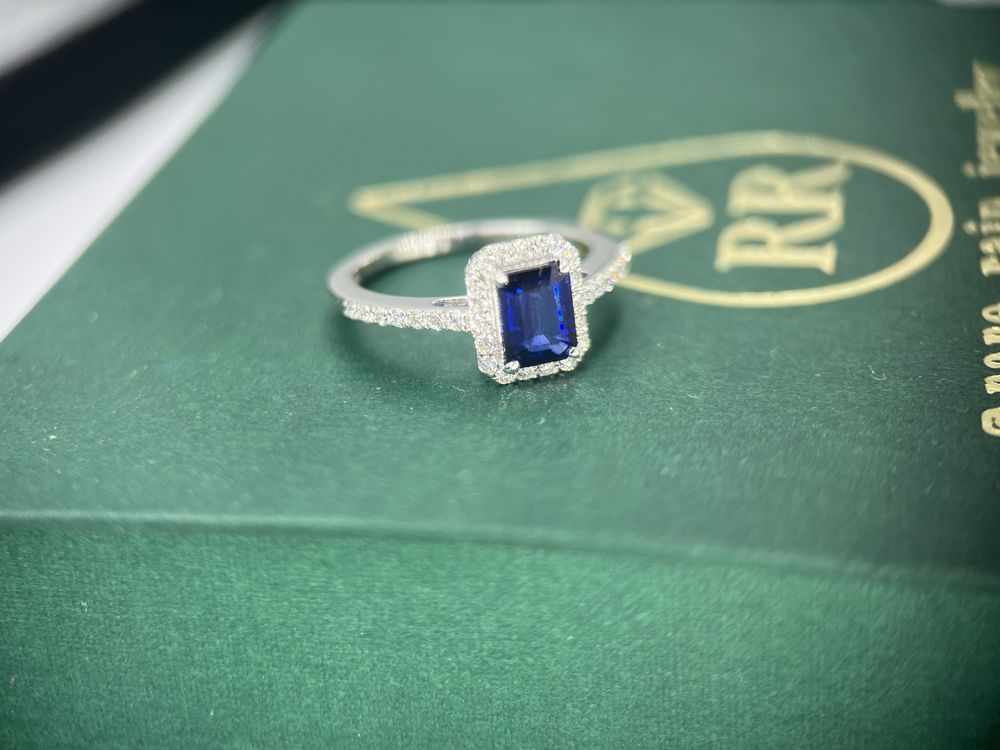 Кольцо с сапфиром 1.10ct и бриллиантами в золоте 585