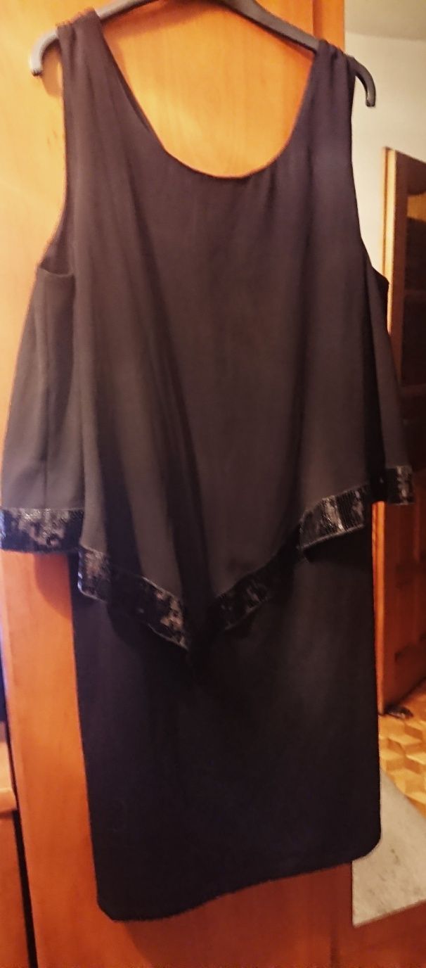 Duża czarna sukienka z cekinami