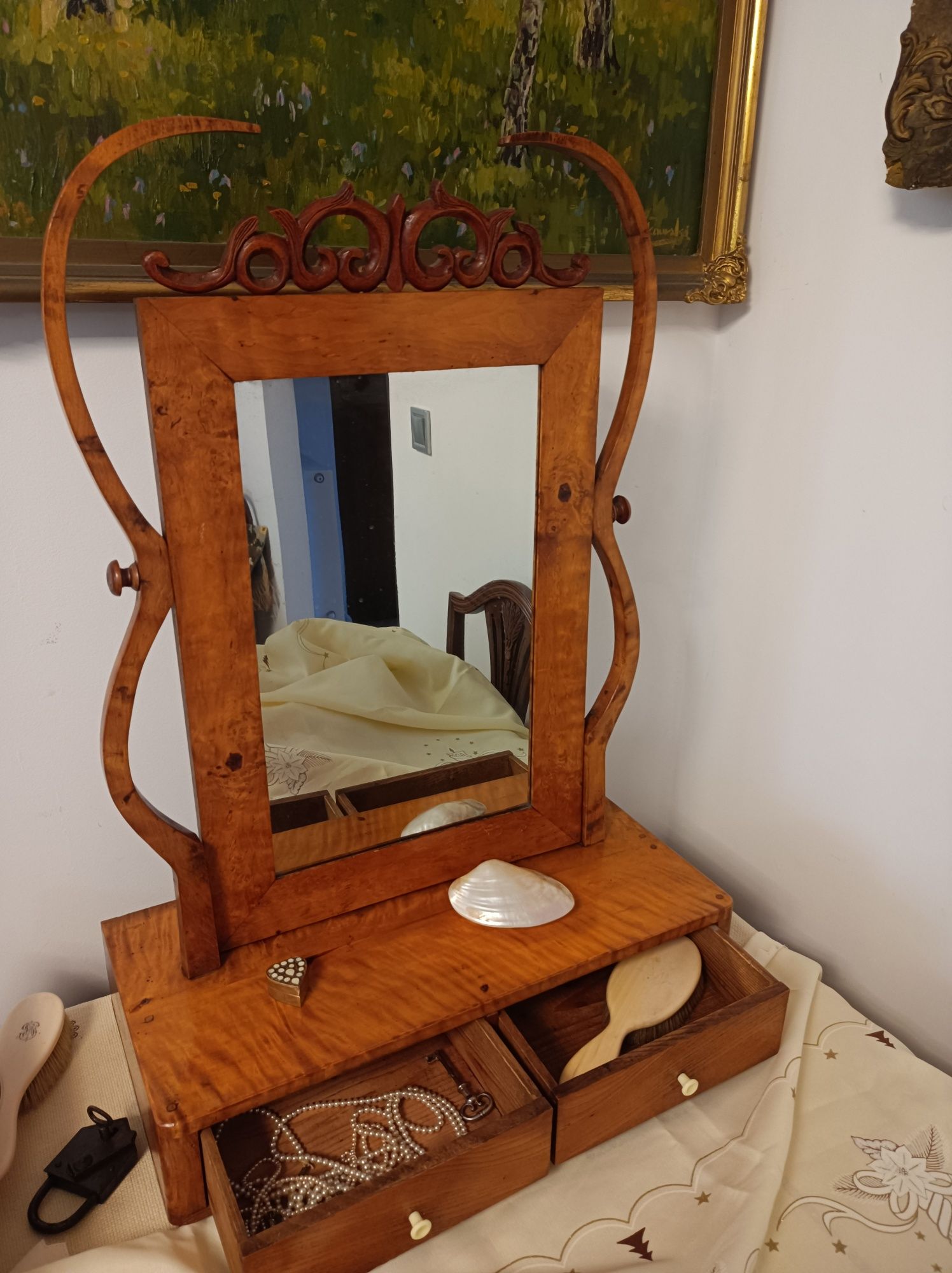 Biedermeier .Piękna toaletka z lustrem.Orzech ,czeczot. Piękny antyk.