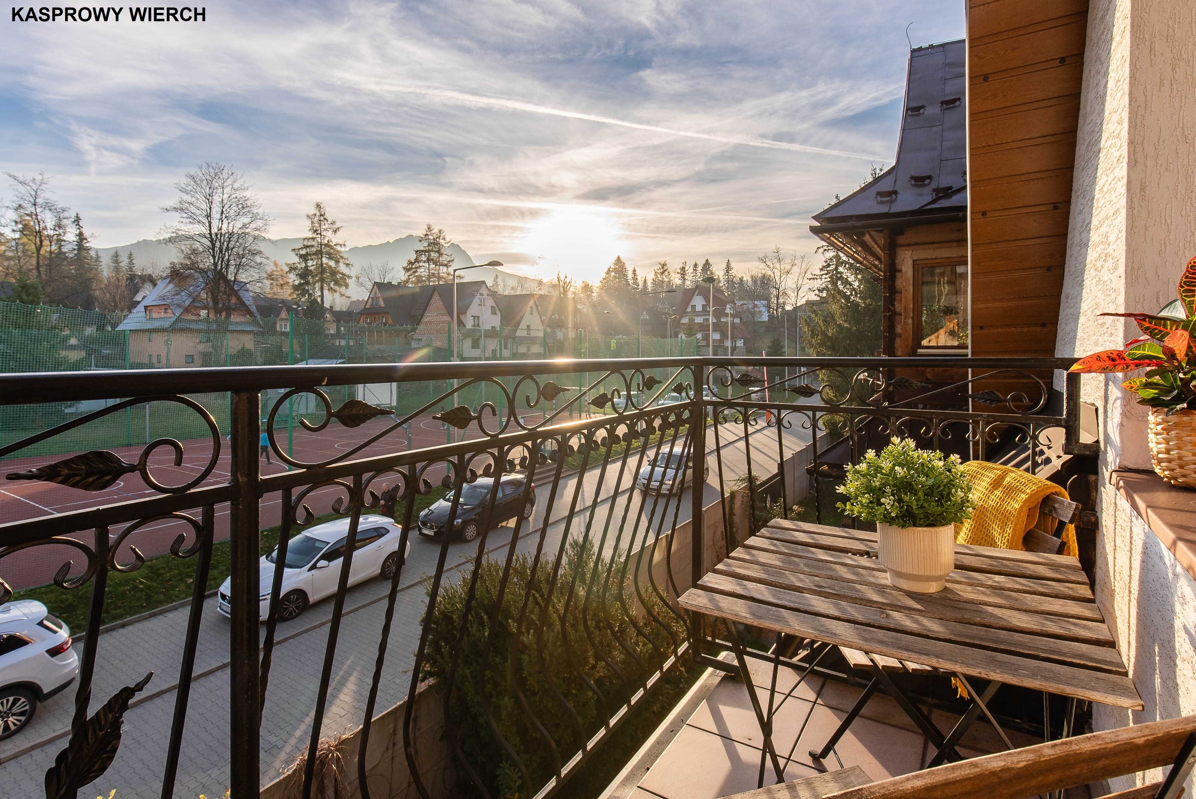 Pokoje gościnne z łazienkami Ceperka Zakopane widok na Tatry