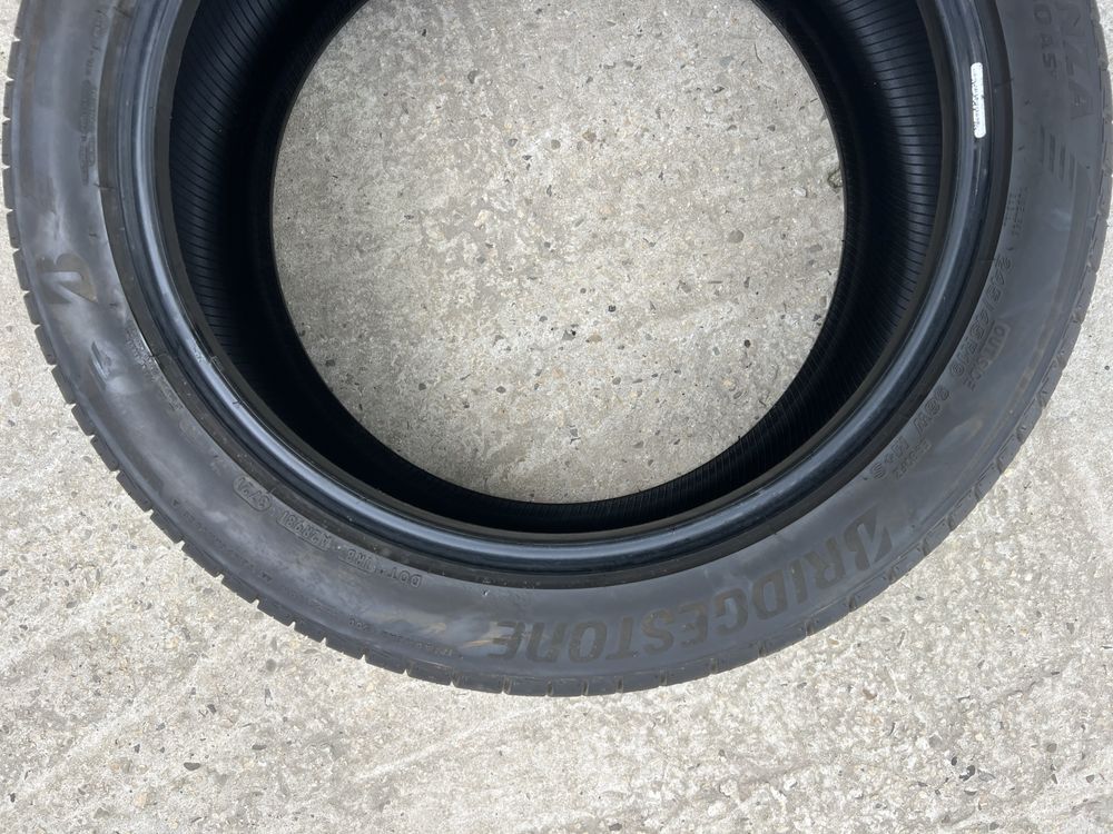 Opona Bridgestone 245/45/19