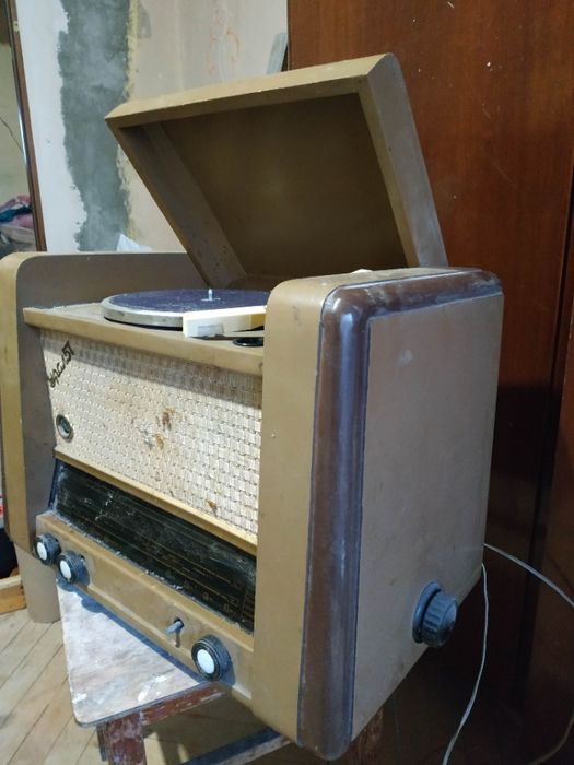 Продам колекційну радіолу -"Урал57"